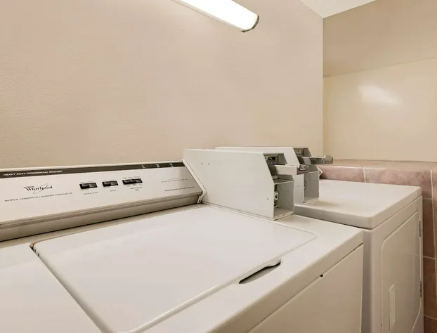 Super 8 by Wyndham Martinsburg hotel detail image 3