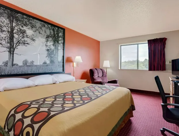 Super 8 by Wyndham Martinsburg hotel detail image 4