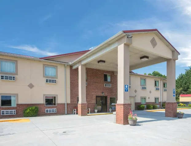 Econo Lodge Inn & Suites Rockmart hotel detail image 1