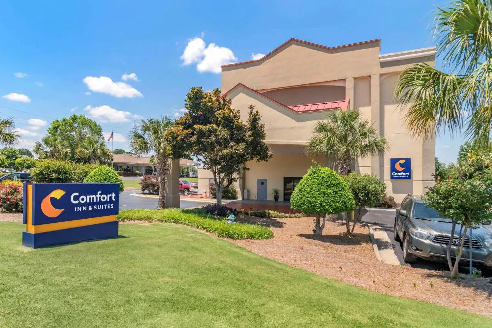 Comfort Inn & Suites Athens North hotel hero