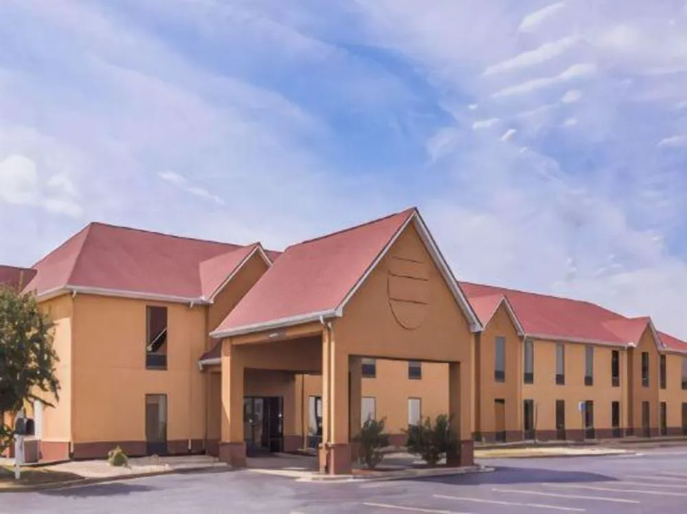 Super 8 by Wyndham Tallapoosa hotel hero