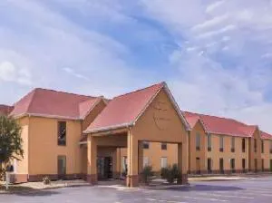 Super 8 by Wyndham Tallapoosa hotel detail image 1