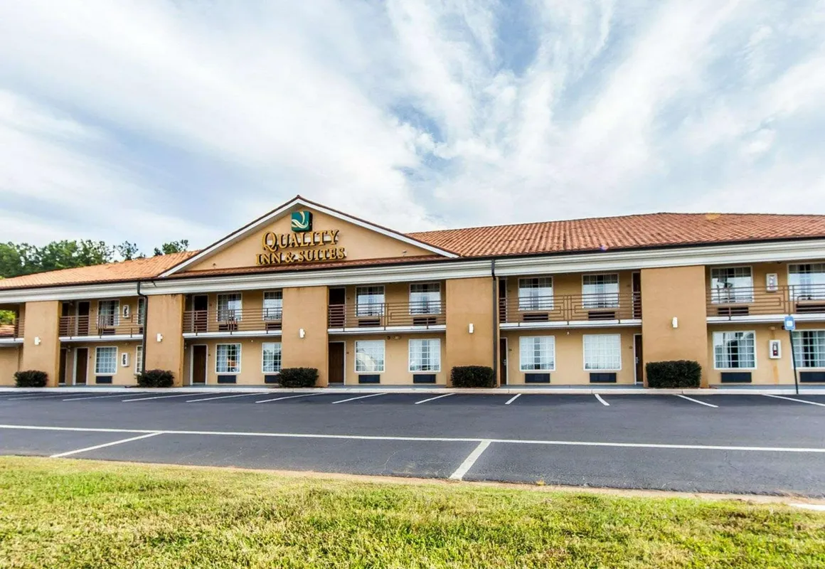 Quality Inn & Suites Bremen hotel hero