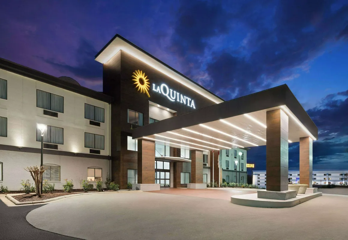 La Quinta Inn & Suites by Wyndham Meridian hotel hero