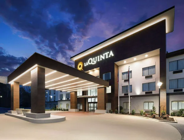 La Quinta Inn & Suites by Wyndham Meridian hotel detail image 1