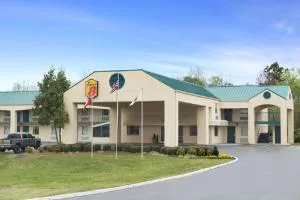 Super 8 by Wyndham Meridian hotel hero