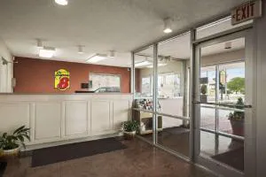 Super 8 by Wyndham Meridian hotel detail image 3