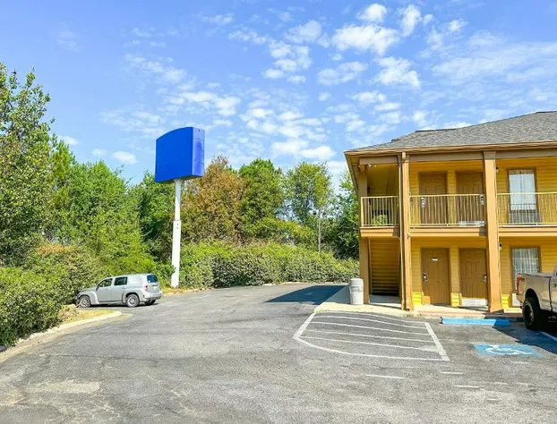 Bonita Lakes Inn by Capital O Meridian I20 hotel detail image 1