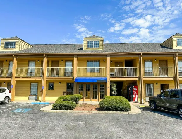 Bonita Lakes Inn by Capital O Meridian I20 hotel detail image 2