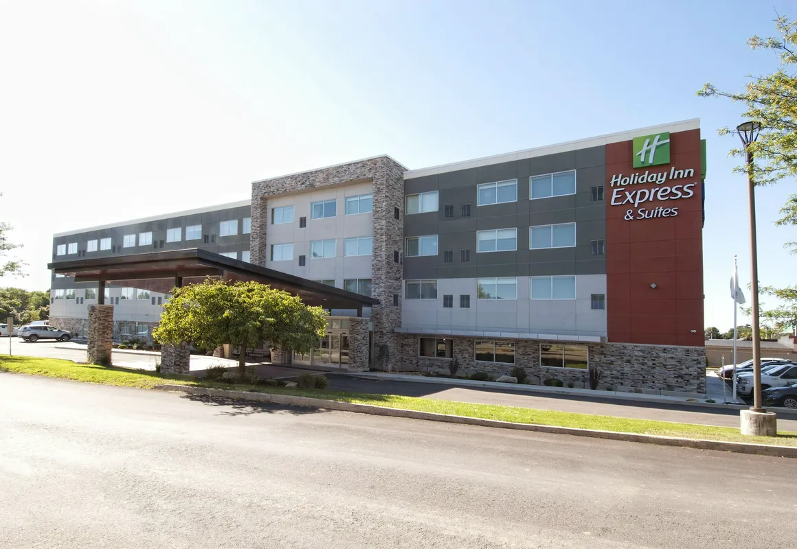 Holiday Inn Express & Suites Johnstown by IHG hotel hero
