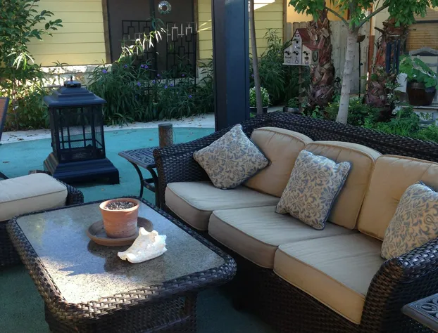 Square Inn hotel detail image 1