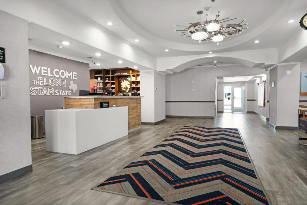 Hampton Inn Seguin hotel hero