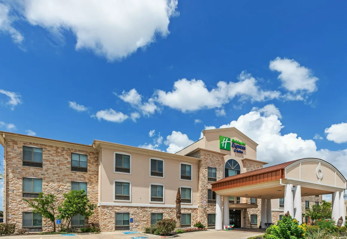Holiday Inn Express & Suites Austin NE - Hutto by IHG hotel hero