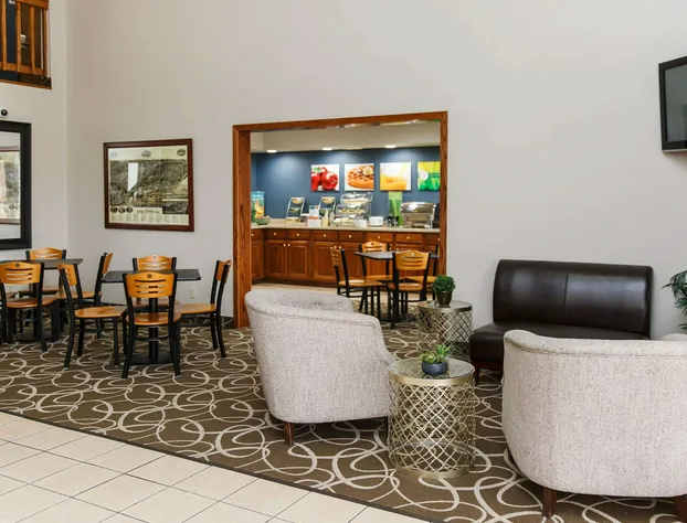 Quality Inn Burlington near Hwy 34 hotel detail image 3