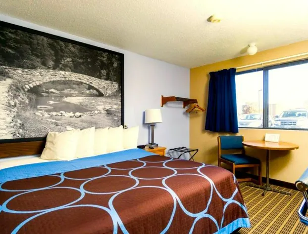 Super 8 by Wyndham Burlington hotel detail image 4