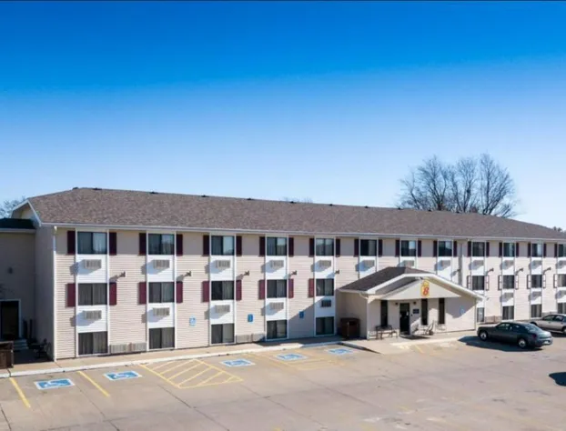 Super 8 by Wyndham Burlington hotel detail image 1