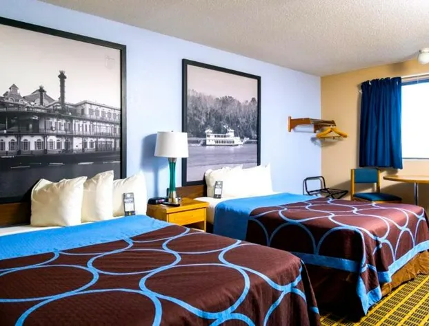 Super 8 by Wyndham Burlington hotel detail image 3