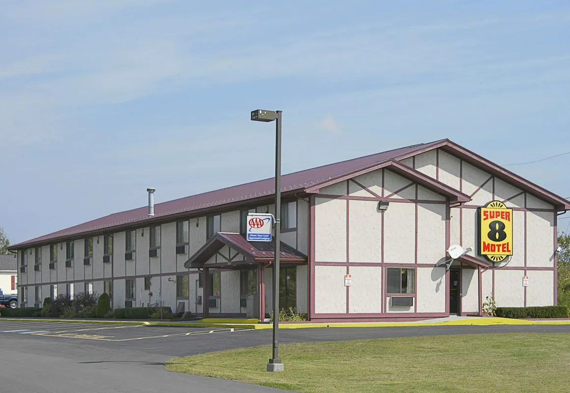 Super 8 by Wyndham Pulaski hotel hero