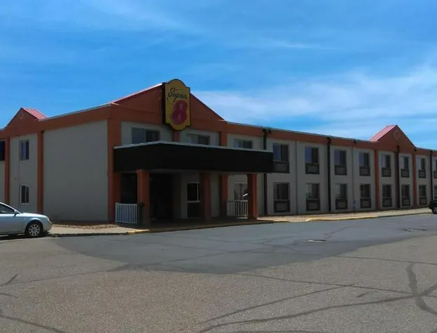 Super 8 by Wyndham Monticello hotel detail image 1