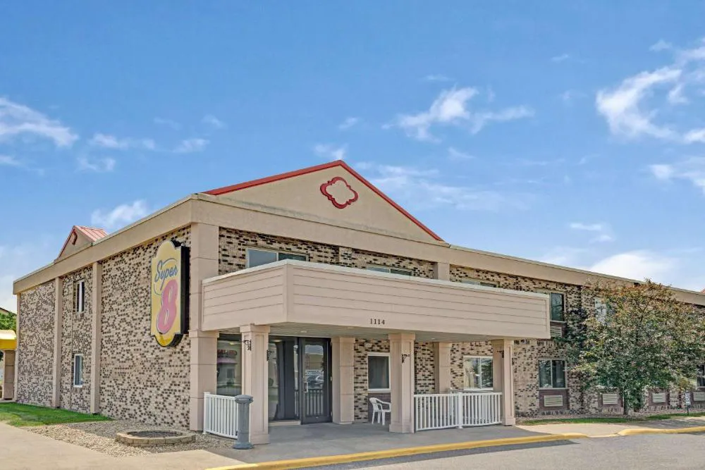 Super 8 by Wyndham Monticello hotel hero