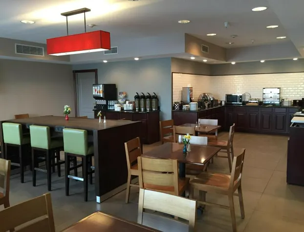Country Inn & Suites by Radisson, Lima hotel detail image 1