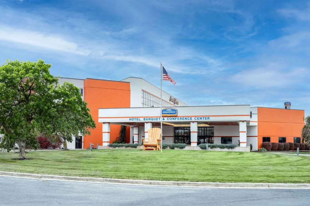 Howard Johnson by Wyndham Lima hotel hero