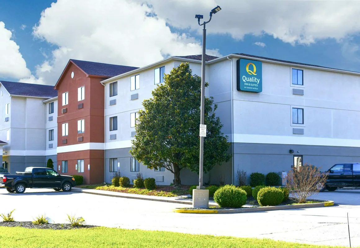 Quality Inn & Suites Brooks Louisville South hotel hero