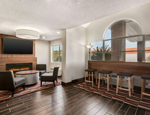 Microtel Inn & Suites by Wyndham Tifton hotel detail image 2