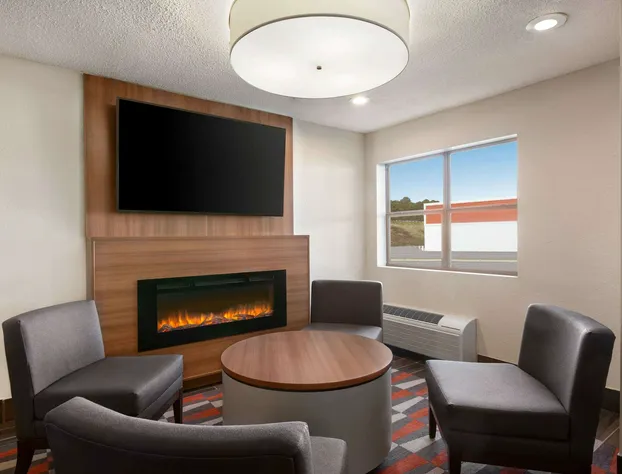 Microtel Inn & Suites by Wyndham Tifton hotel detail image 4