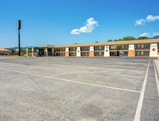 Super 8 by Wyndham Yreka hotel detail image 1