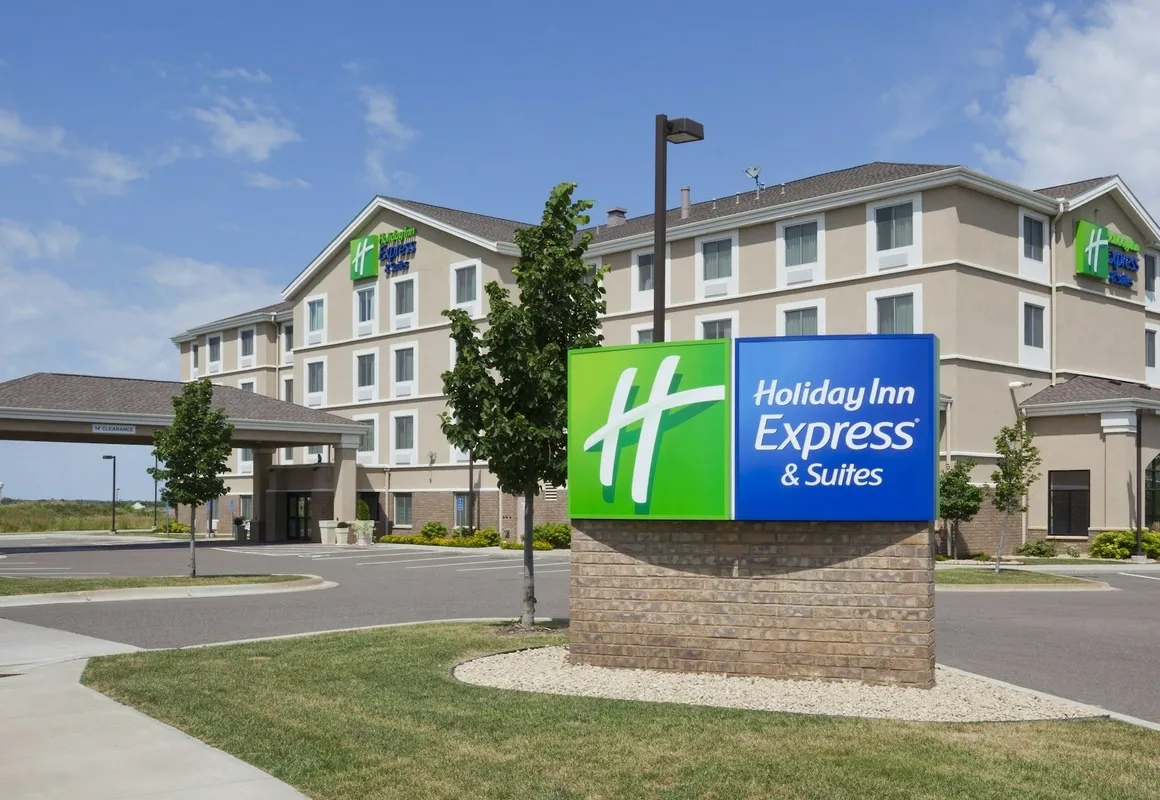 Holiday Inn Express Hotel & Suites Rogers by IHG hotel hero