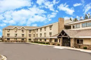 AmericInn by Wyndham Sheboygan hotel hero