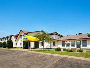 Days Inn by Wyndham Hinckley hotel hero