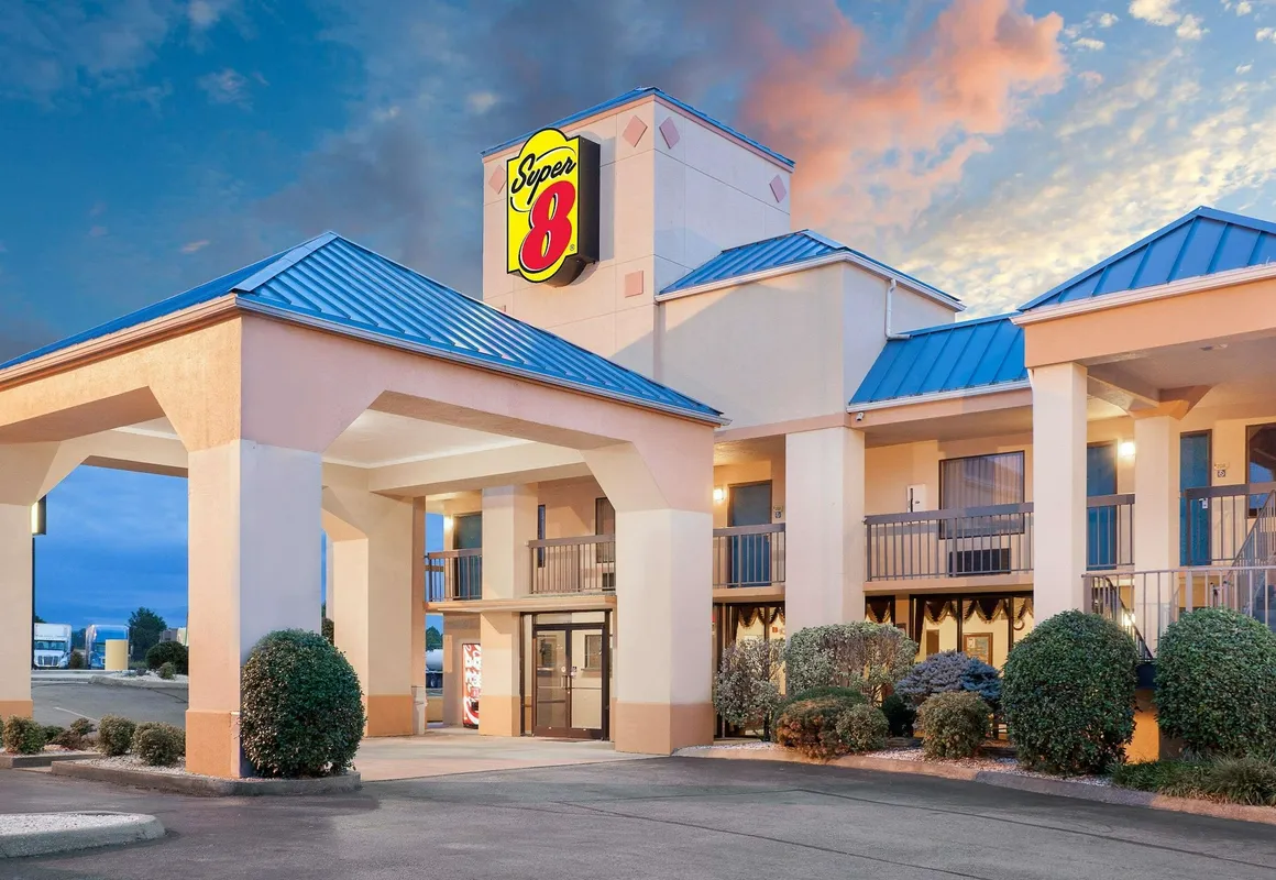 Super 8 by Wyndham Bulls Gap Greeneville Area hotel hero