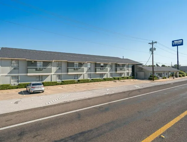 Americas Best Value Inn & Suites Brenham hotel detail image 1