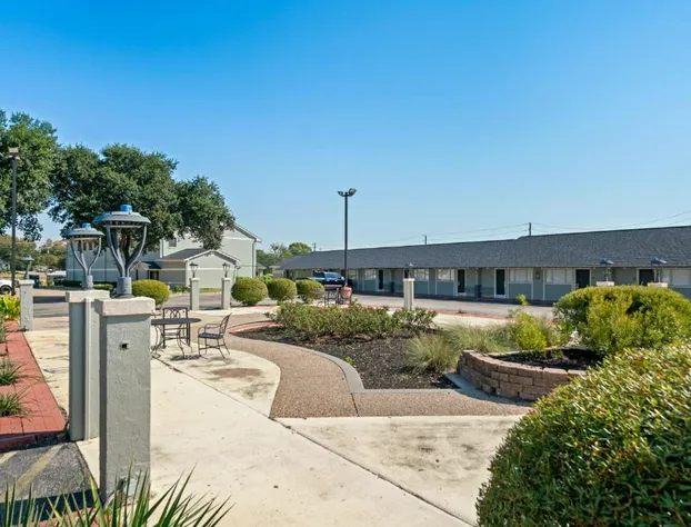 Americas Best Value Inn & Suites Brenham hotel detail image 2