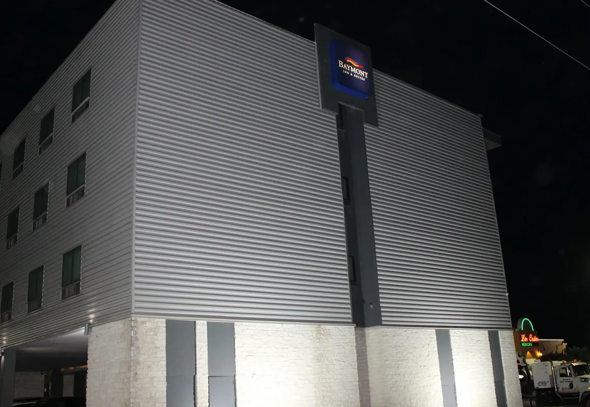 Baymont by Wyndham Columbus hotel hero