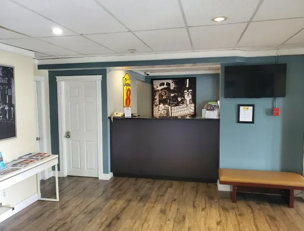 Super 8 by Wyndham Duncan hotel detail image 1