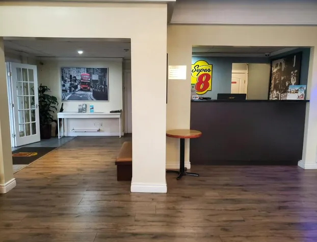 Super 8 by Wyndham Duncan hotel detail image 4