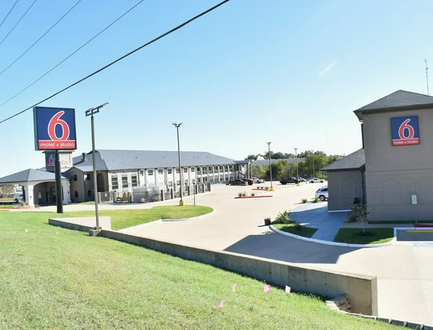 Motel 6 Brenham, TX hotel detail image 1