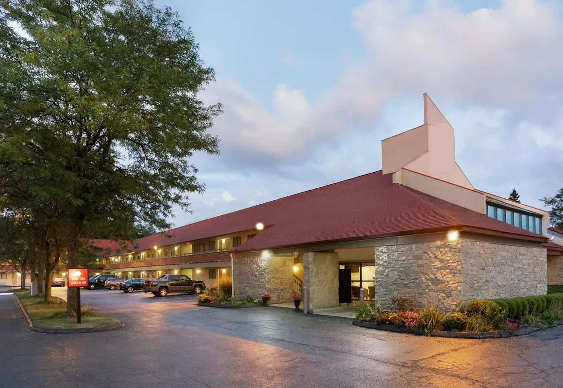 Super 8 by Wyndham Findlay hotel hero