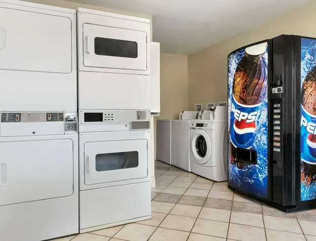 Super 8 by Wyndham Findlay hotel detail image 4