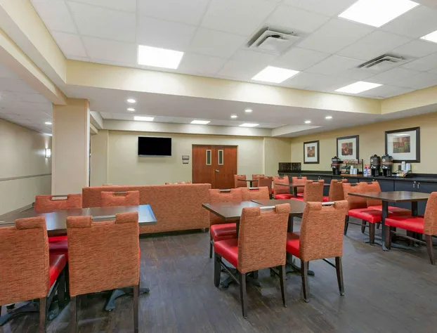 Studio 6 Extended Stay Findlay Tiffin Avenue OH hotel detail image 3