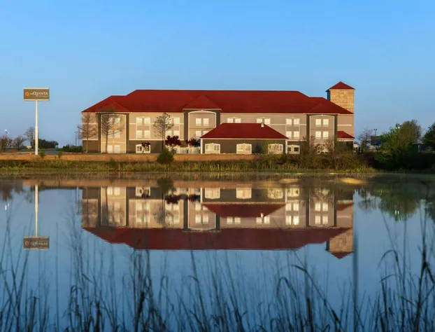 La Quinta Inn & Suites by Wyndham Shawnee hotel detail image 2