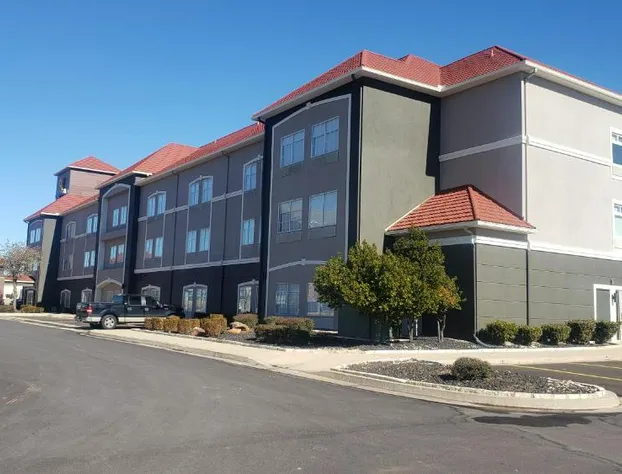 La Quinta Inn & Suites by Wyndham Shawnee hotel detail image 3