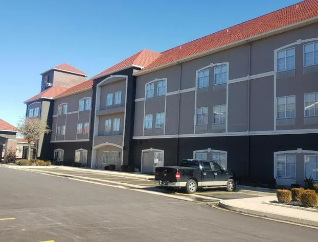 La Quinta Inn & Suites by Wyndham Shawnee hotel detail image 4