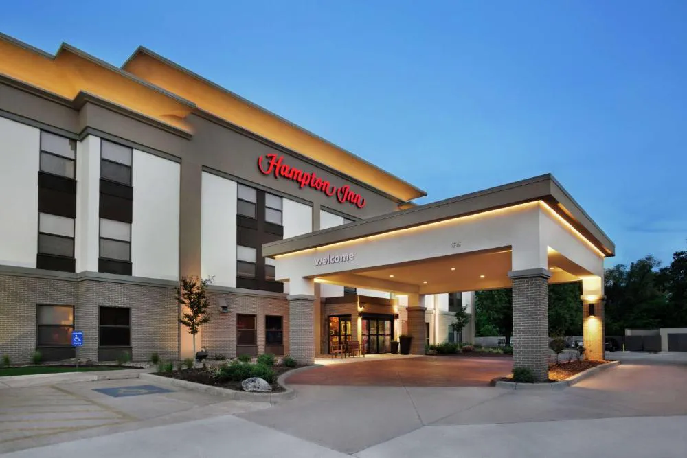 Hampton Inn Shawnee hotel hero