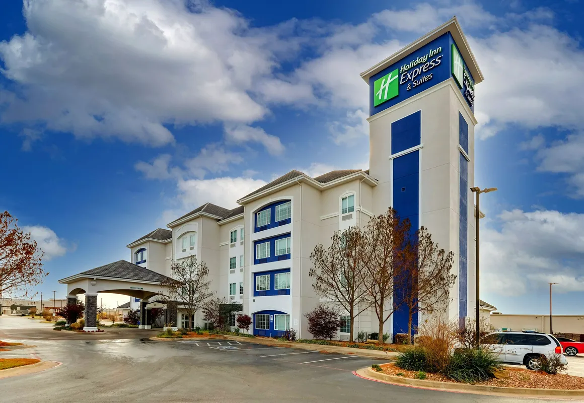 Holiday Inn Express & Suites Ardmore by IHG hotel hero