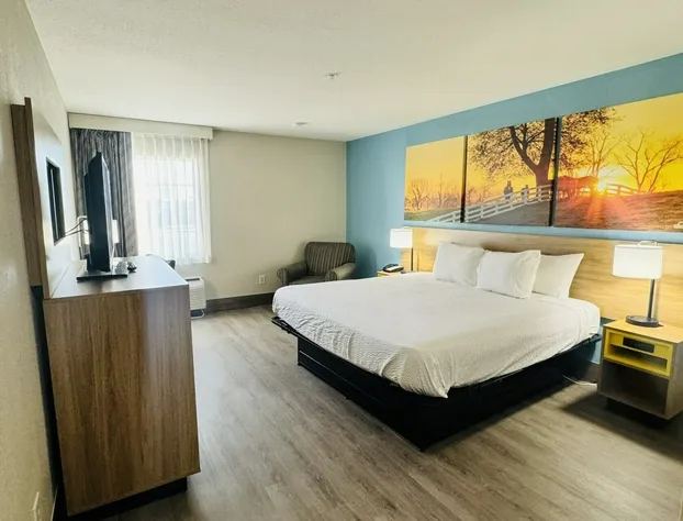 Days Inn by Wyndham Shawnee hotel detail image 4