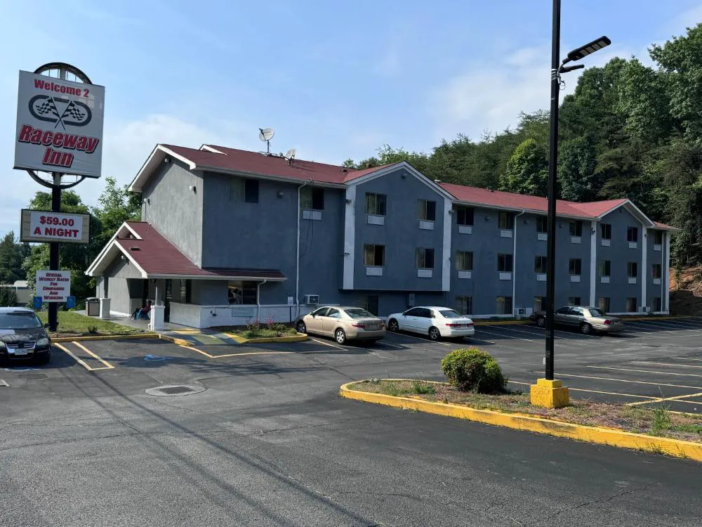 Raceway Inn hotel hero